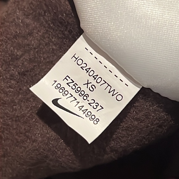 Nike Women's Sportswear - Picture 11 of 12